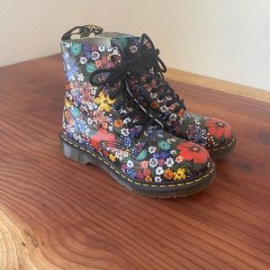 Dr. Marten Pascal 1460 Blue floral boot